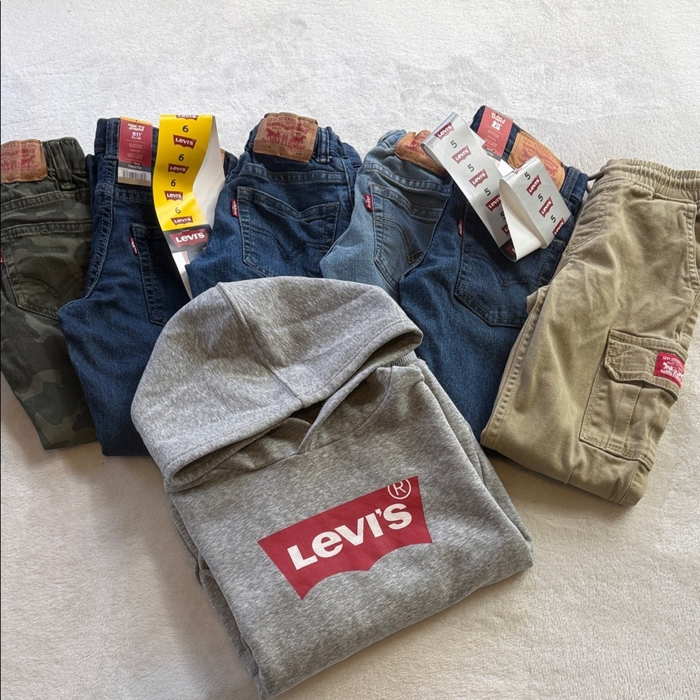 Levi's Boys Blue Jeans and Hoodie Bundle - 7 Pieces Total Size Boys 5/6 NWT